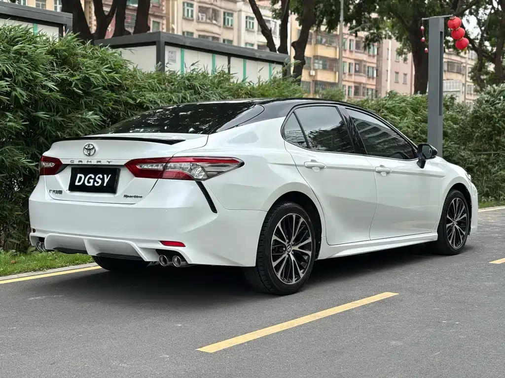Toyota Camry — миниатюра 24