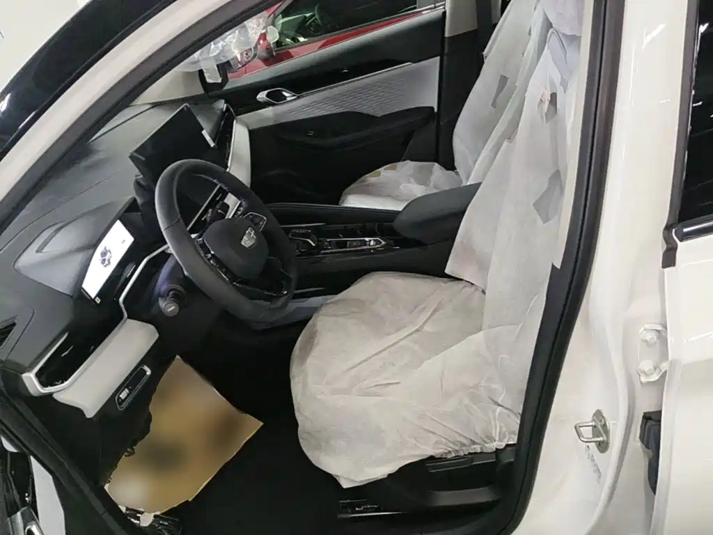 Geely Binyue — миниатюра 15