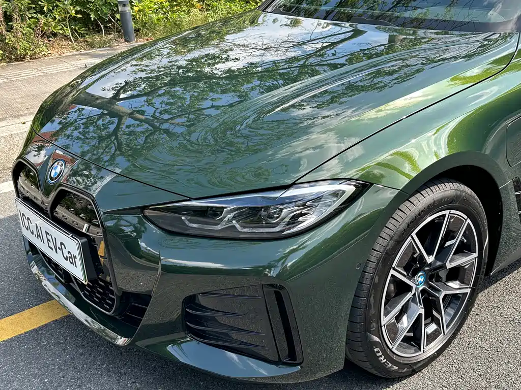 BMW i4 — миниатюра 10
