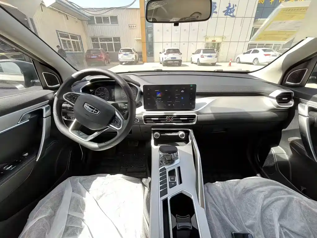 Geely Binyue — миниатюра 5