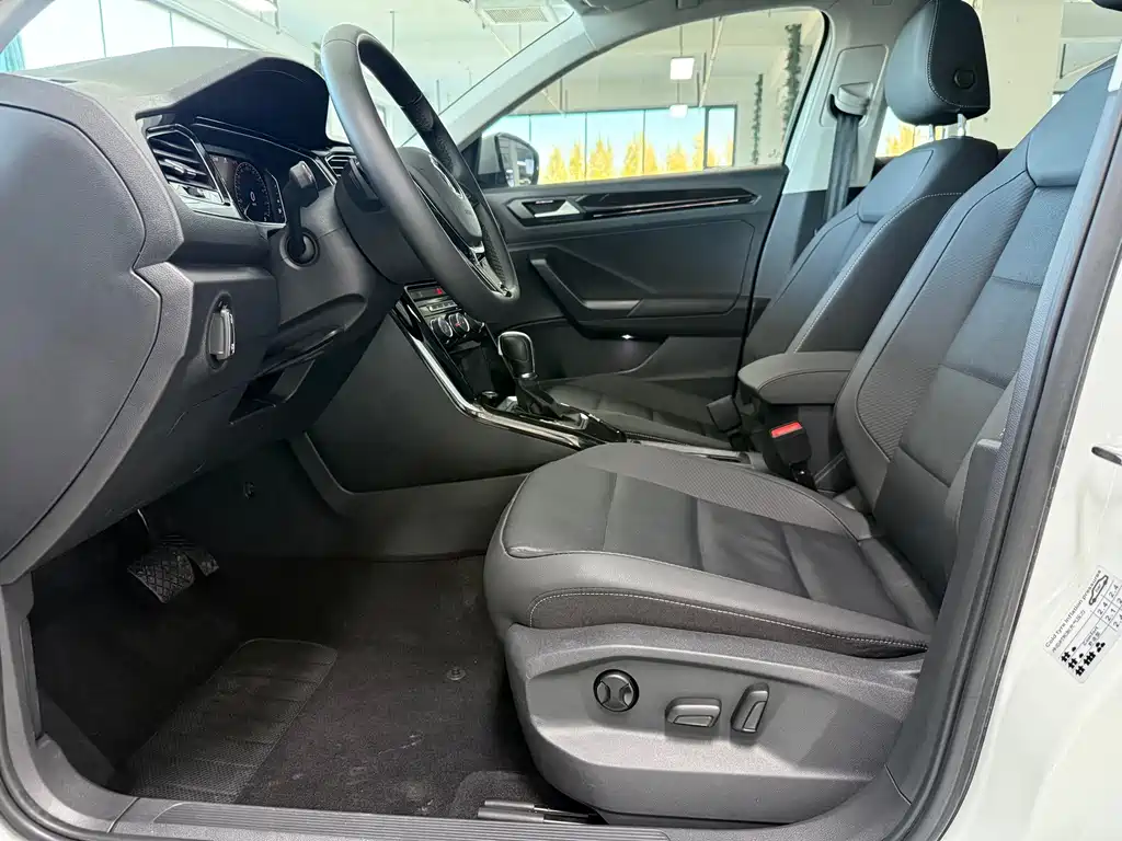 Volkswagen T-Roc — миниатюра 9