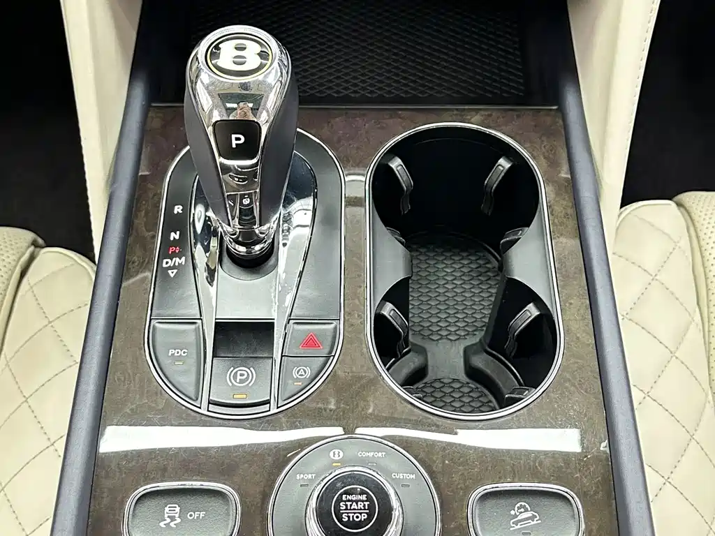 Bentley Bentayga — миниатюра 18