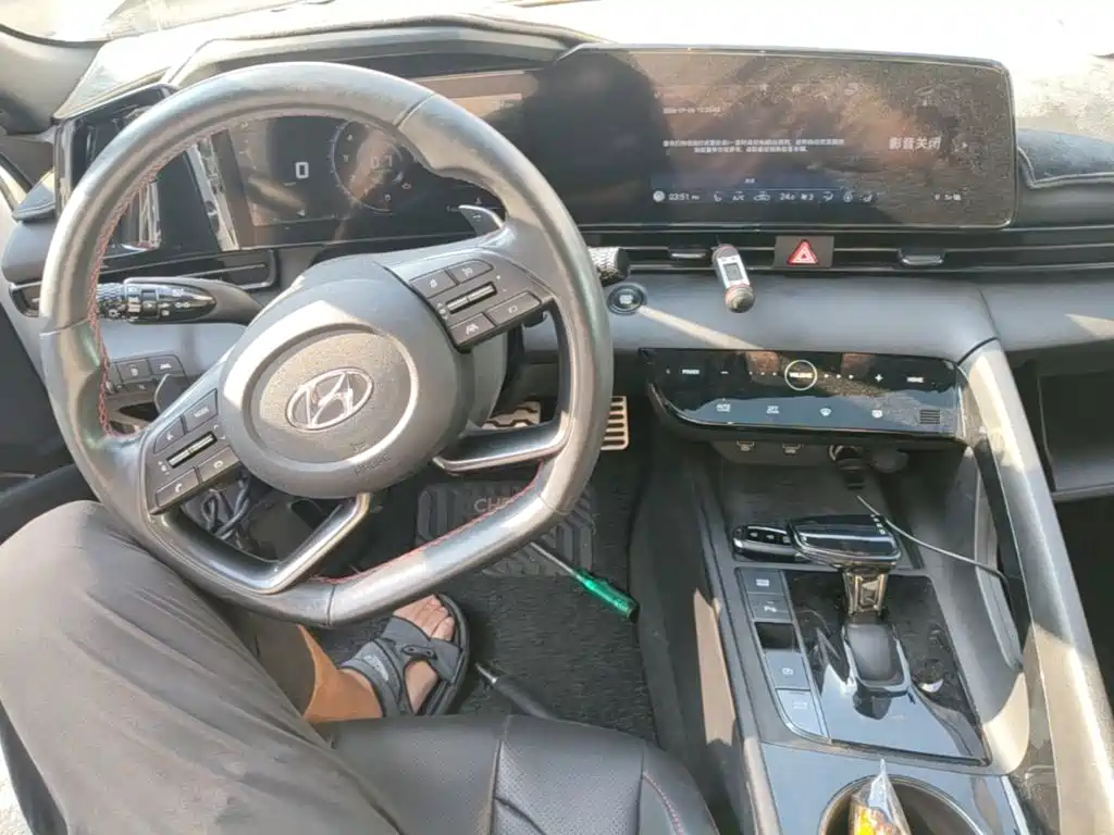 Hyundai Elantra — миниатюра 10