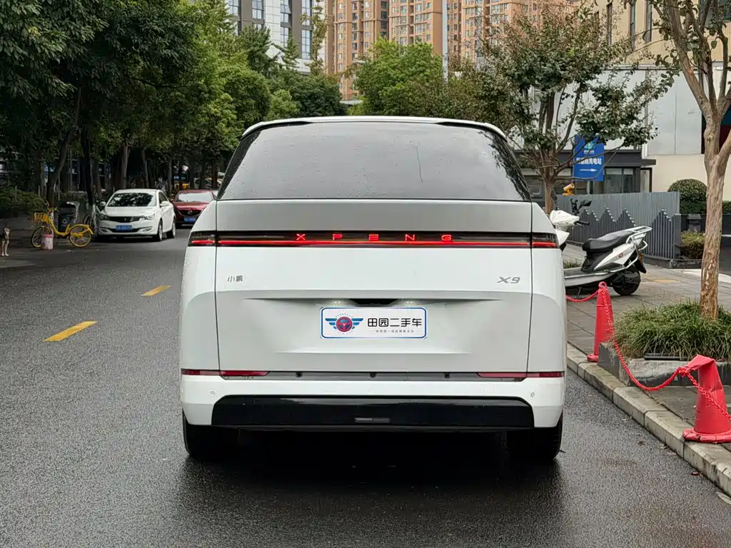 XPeng X9 — миниатюра 5