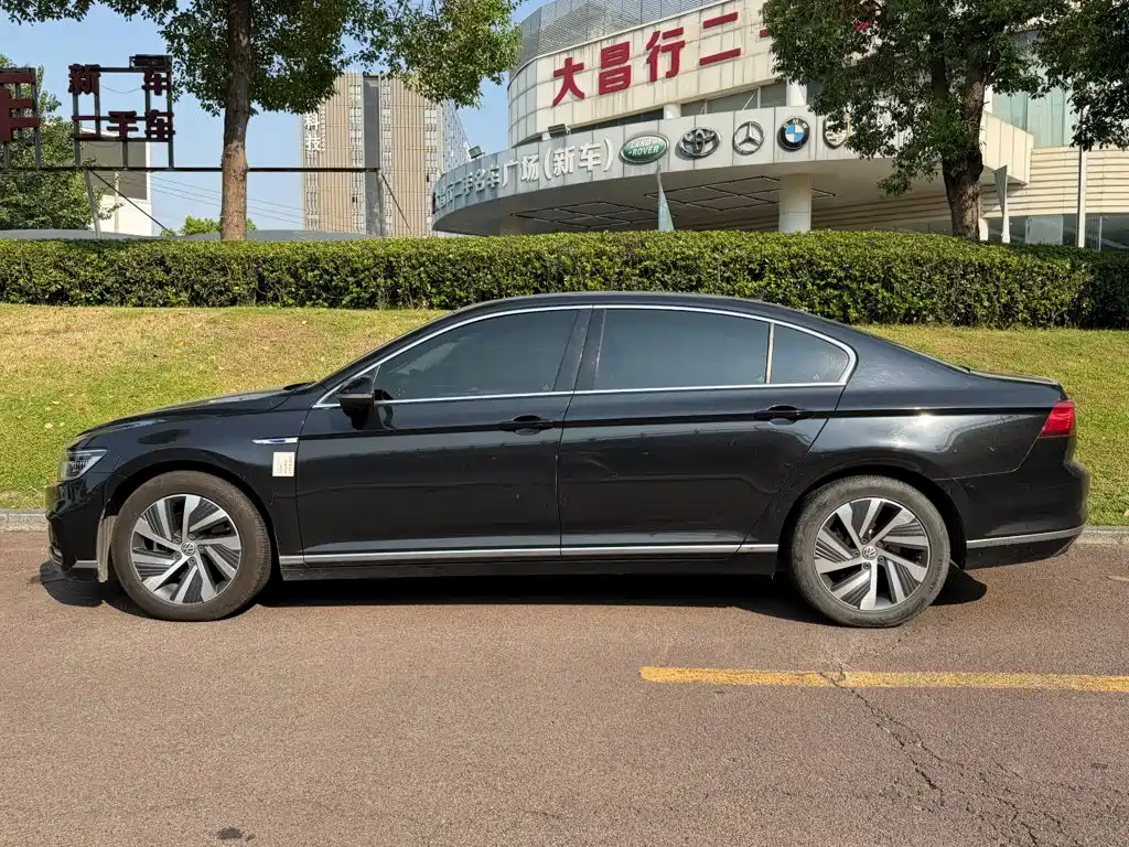 Volkswagen Magotan PHEV — миниатюра 3
