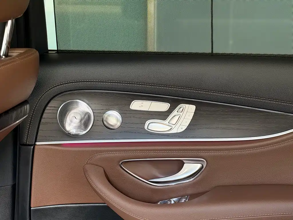 Mercedes-Benz E-Class — миниатюра 11