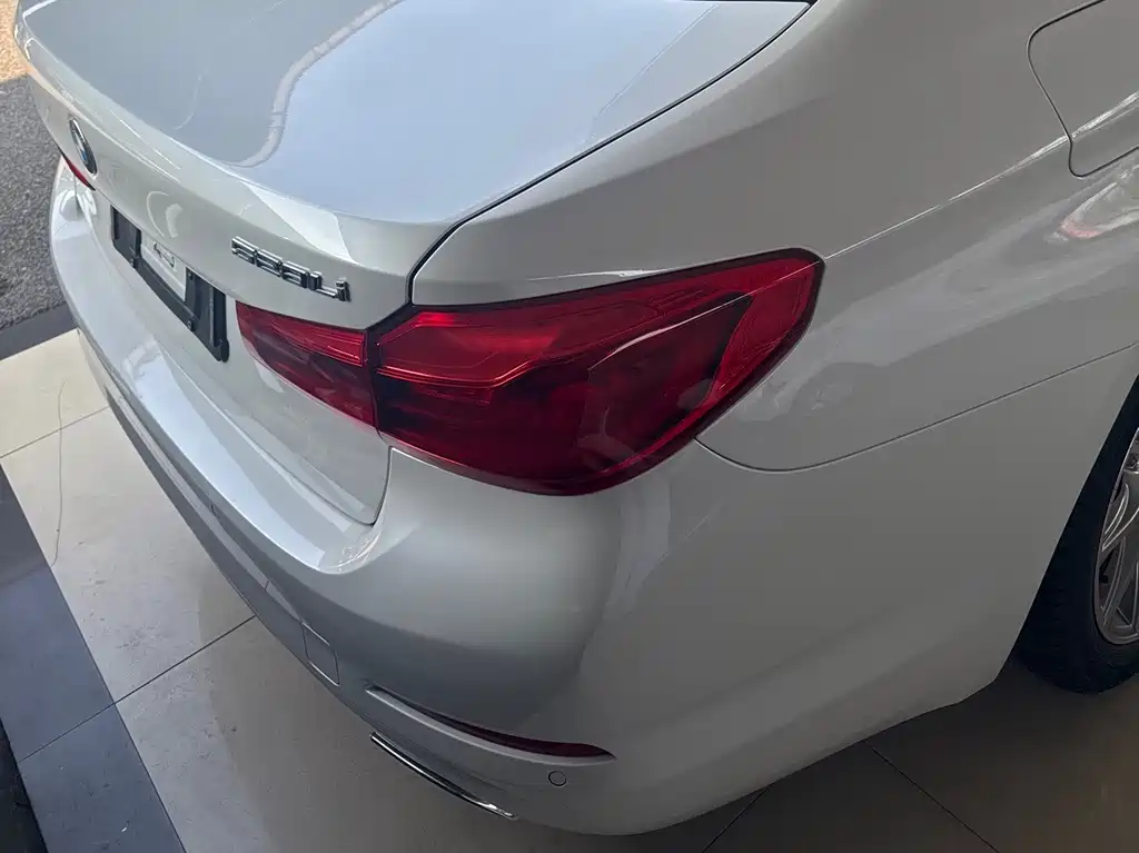 BMW 5 Series — миниатюра 6