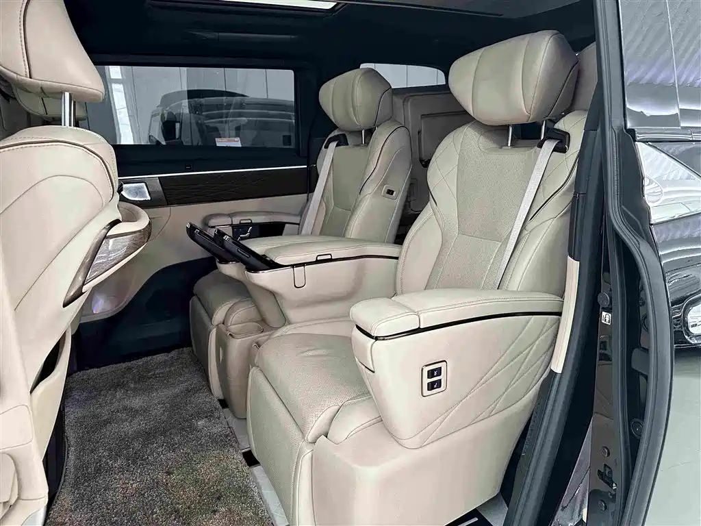 Toyota Vellfire — миниатюра 12