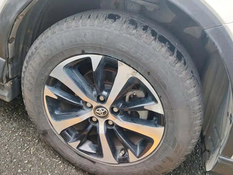 Toyota RAV4 — миниатюра 6