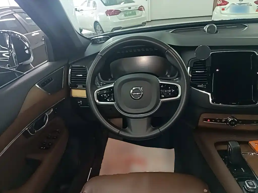 Volvo XC90 — миниатюра 11