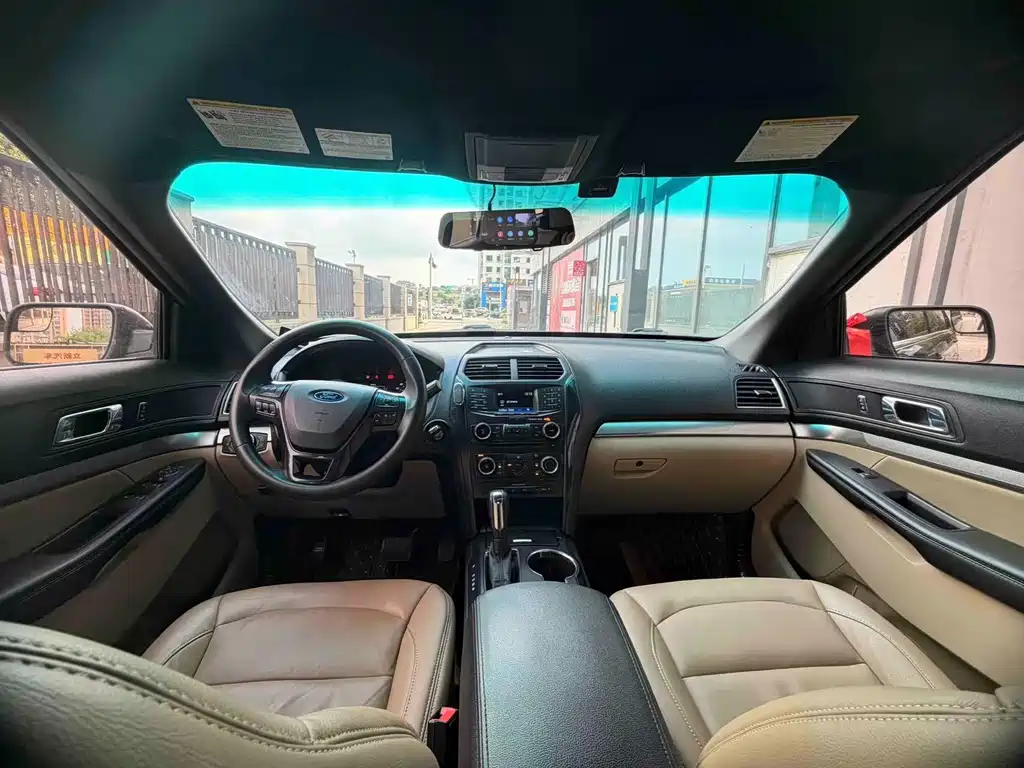 Ford Explorer (Import) — миниатюра 7
