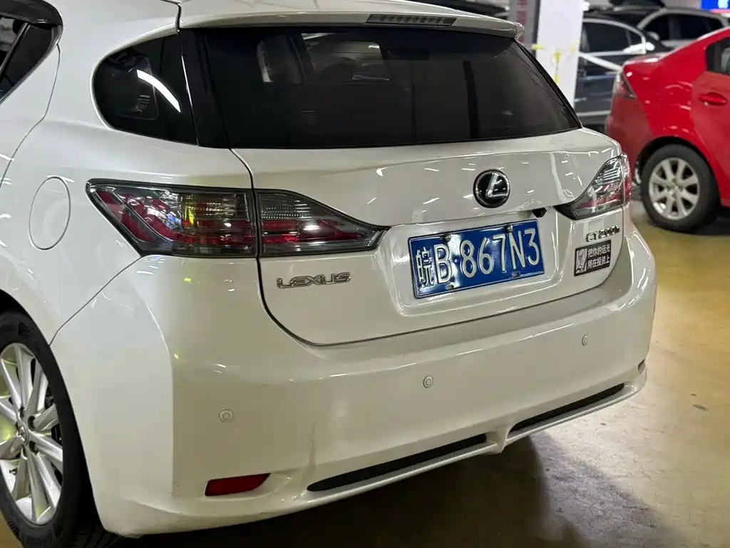 Lexus CT — миниатюра 5