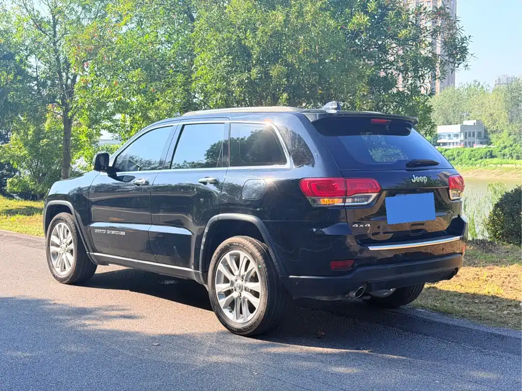 Jeep Grand Cherokee (Import) — миниатюра 5