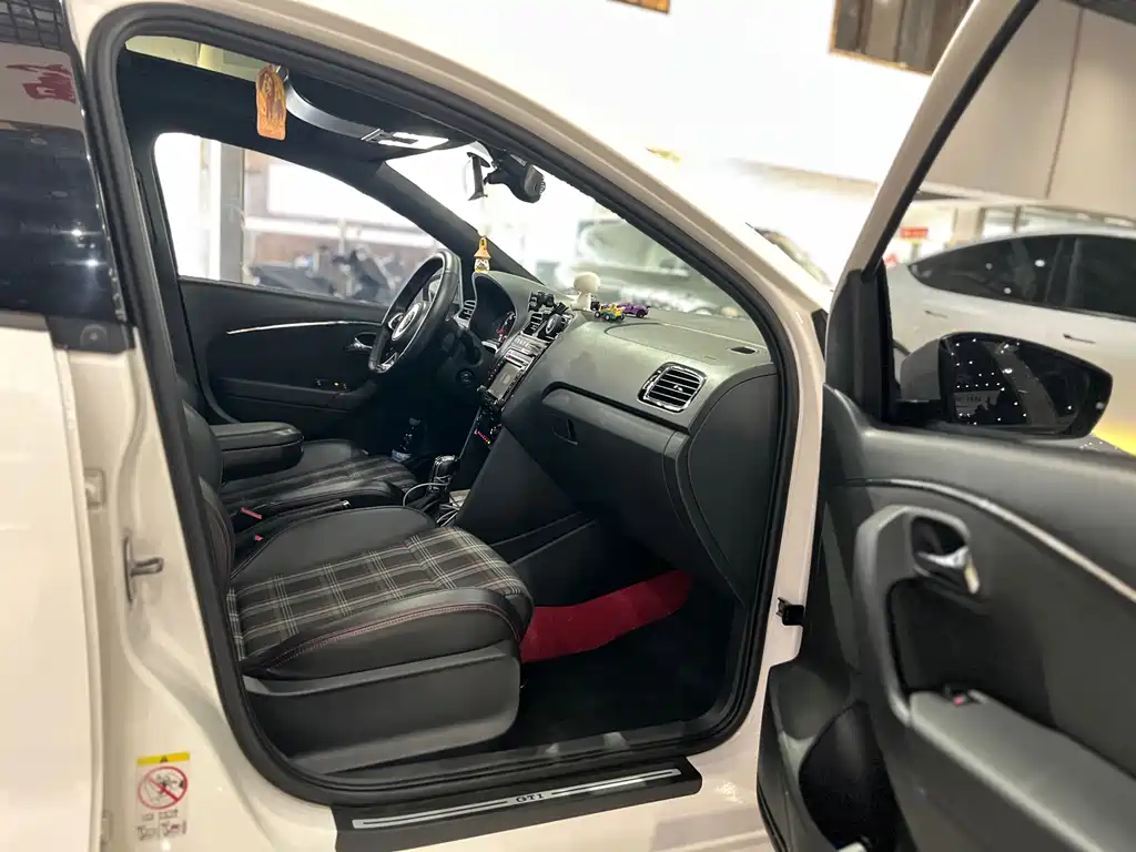 Volkswagen Polo — миниатюра 7