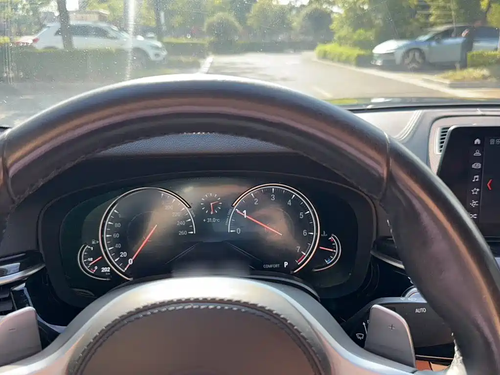 BMW 5 Series — миниатюра 13
