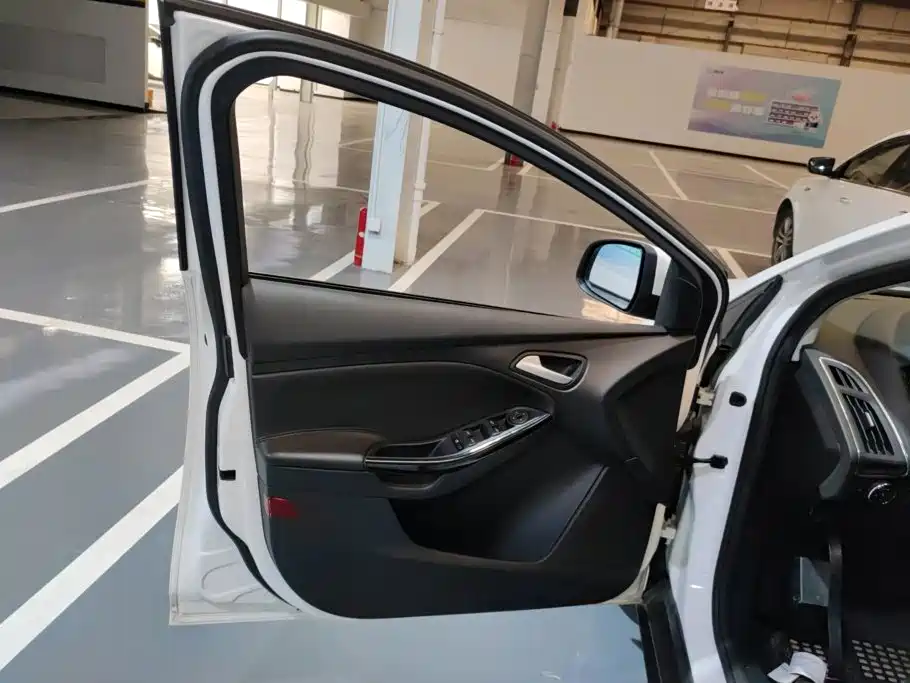 Ford Focus — миниатюра 7
