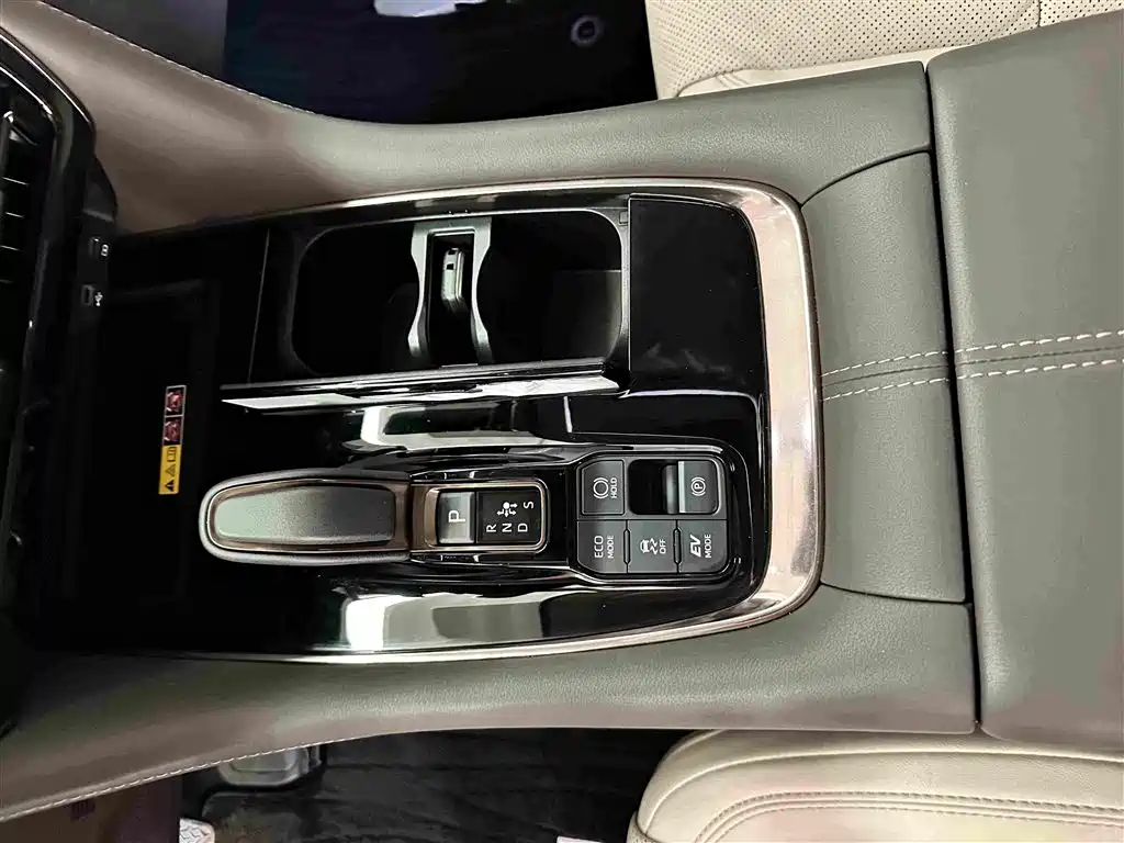 Toyota Vellfire — миниатюра 11