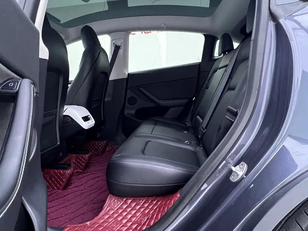 Tesla Model Y — миниатюра 9