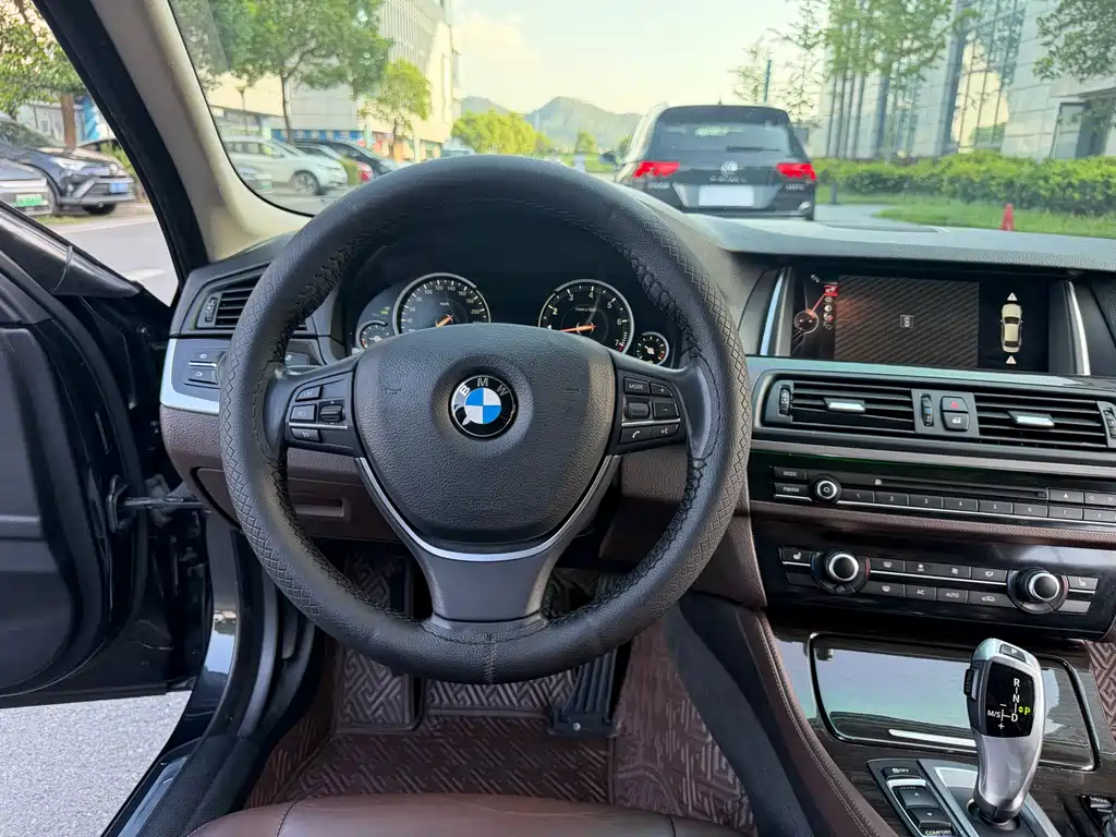 BMW 5 Series — миниатюра 17