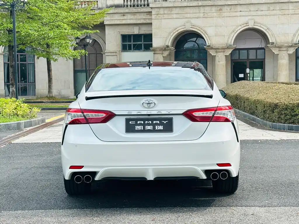 Toyota Camry — миниатюра 9