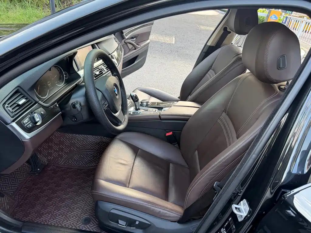 BMW 5 Series — миниатюра 8