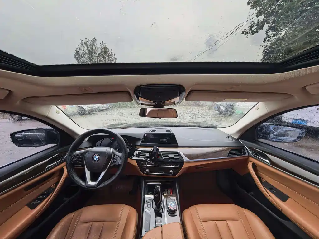 BMW 5 Series — миниатюра 4