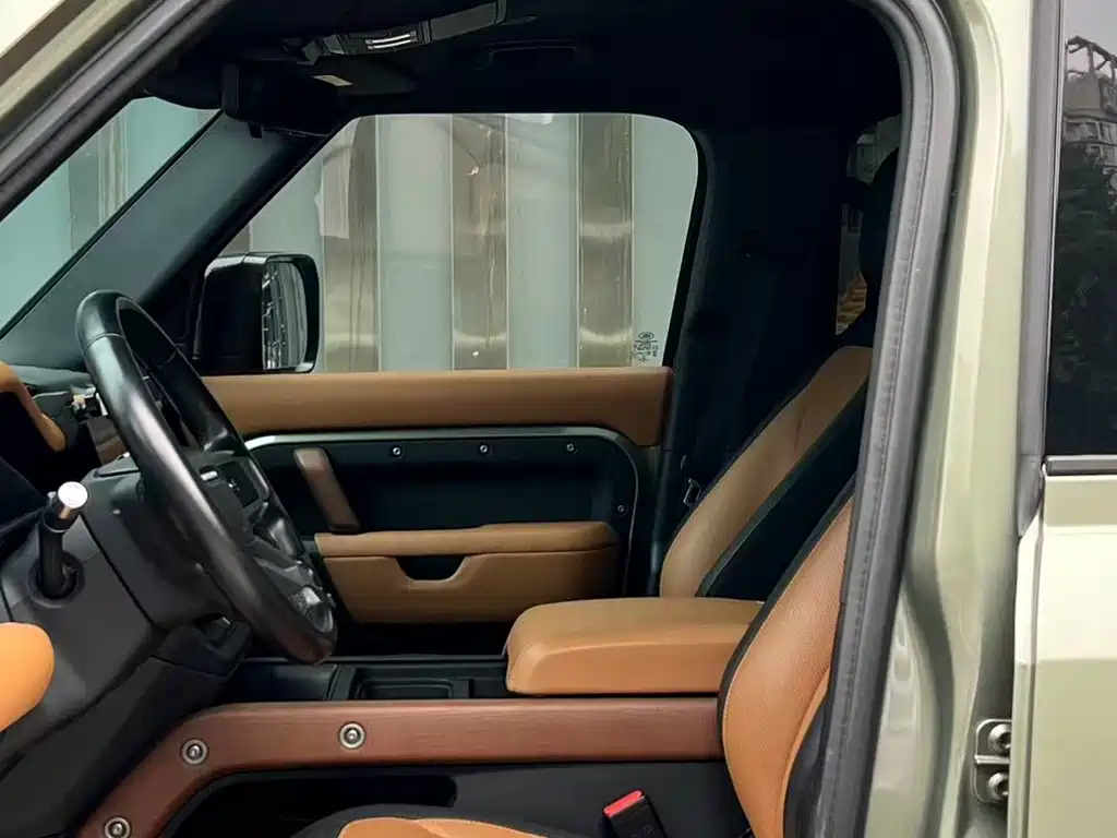 Land Rover Defender — миниатюра 4