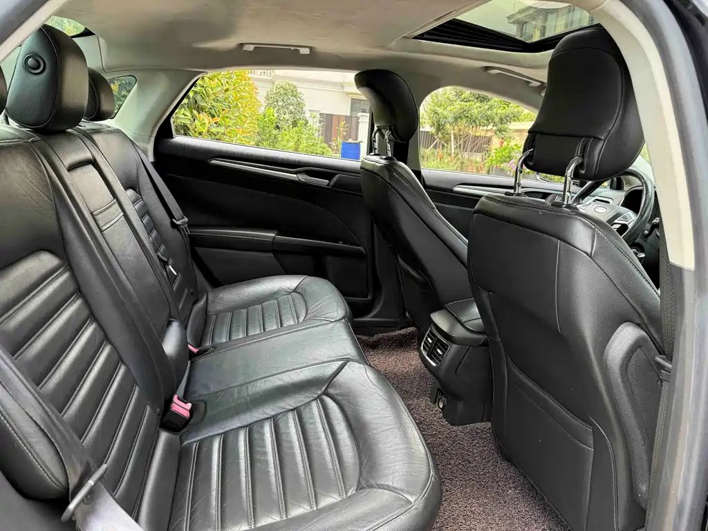 Ford Mondeo — миниатюра 6