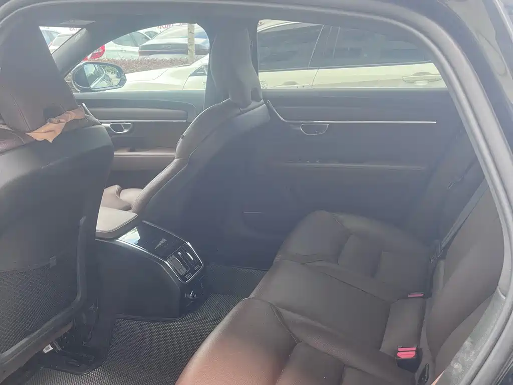 Volvo S90 — миниатюра 8