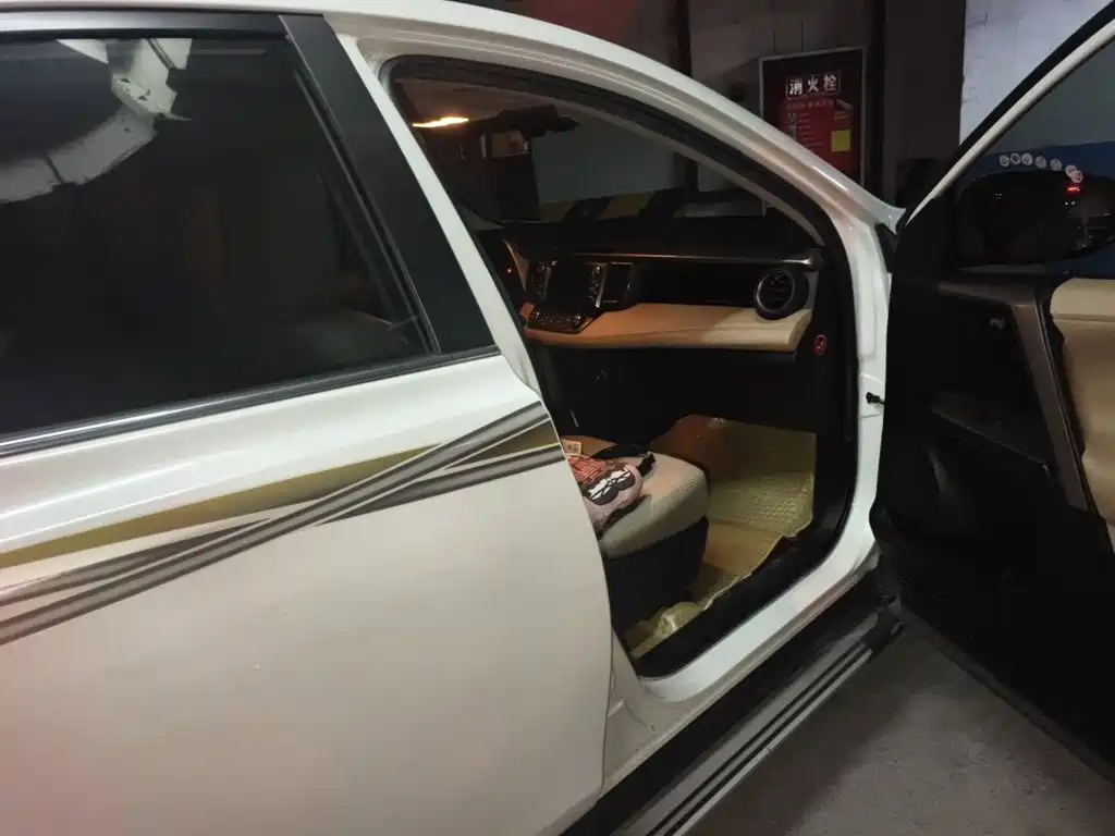 Toyota RAV4 — миниатюра 18