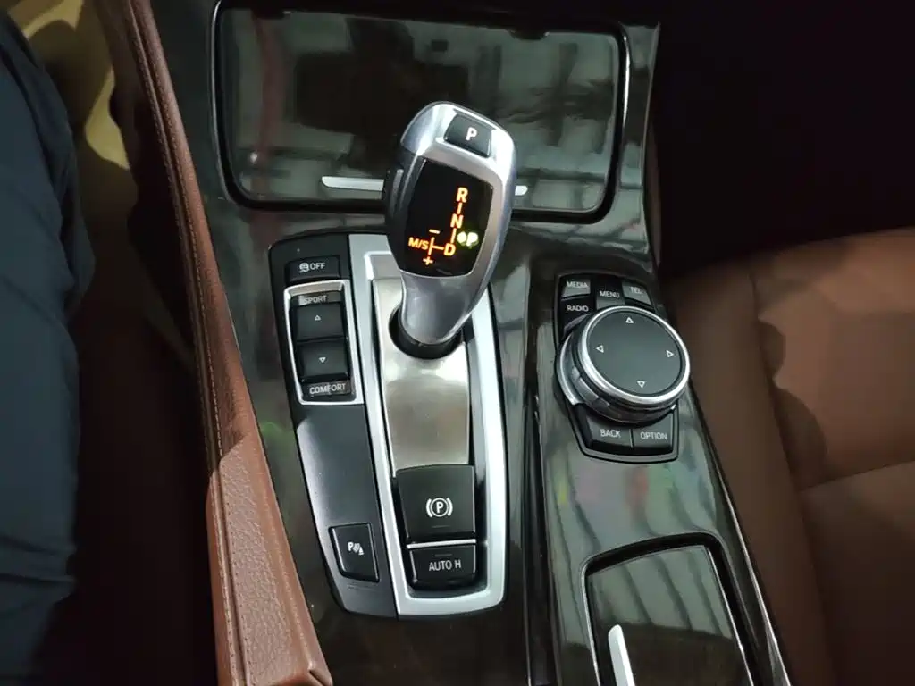 BMW 5 Series — миниатюра 14