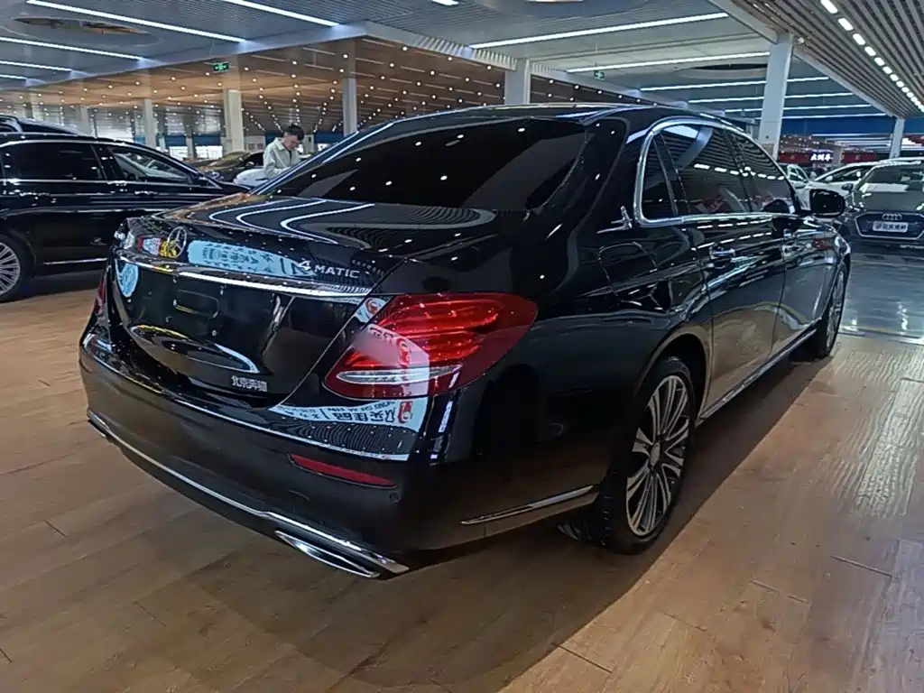 Mercedes-Benz E-Class — миниатюра 7