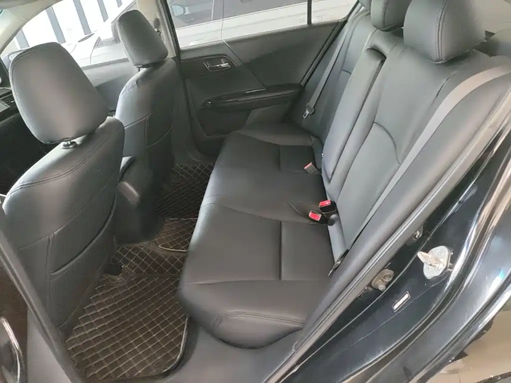 Honda Accord — миниатюра 17