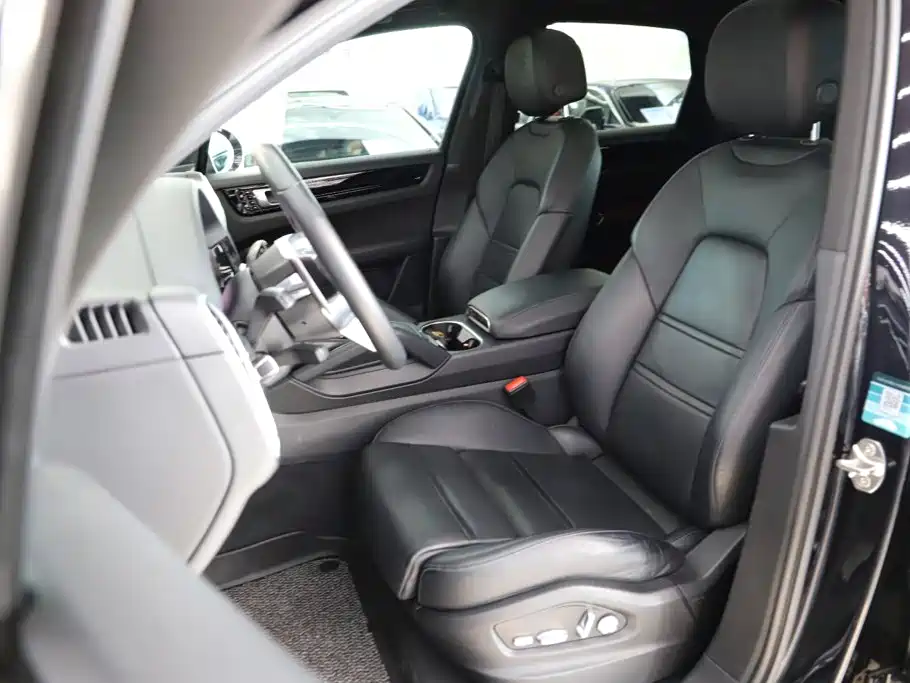 Porsche Cayenne — миниатюра 6