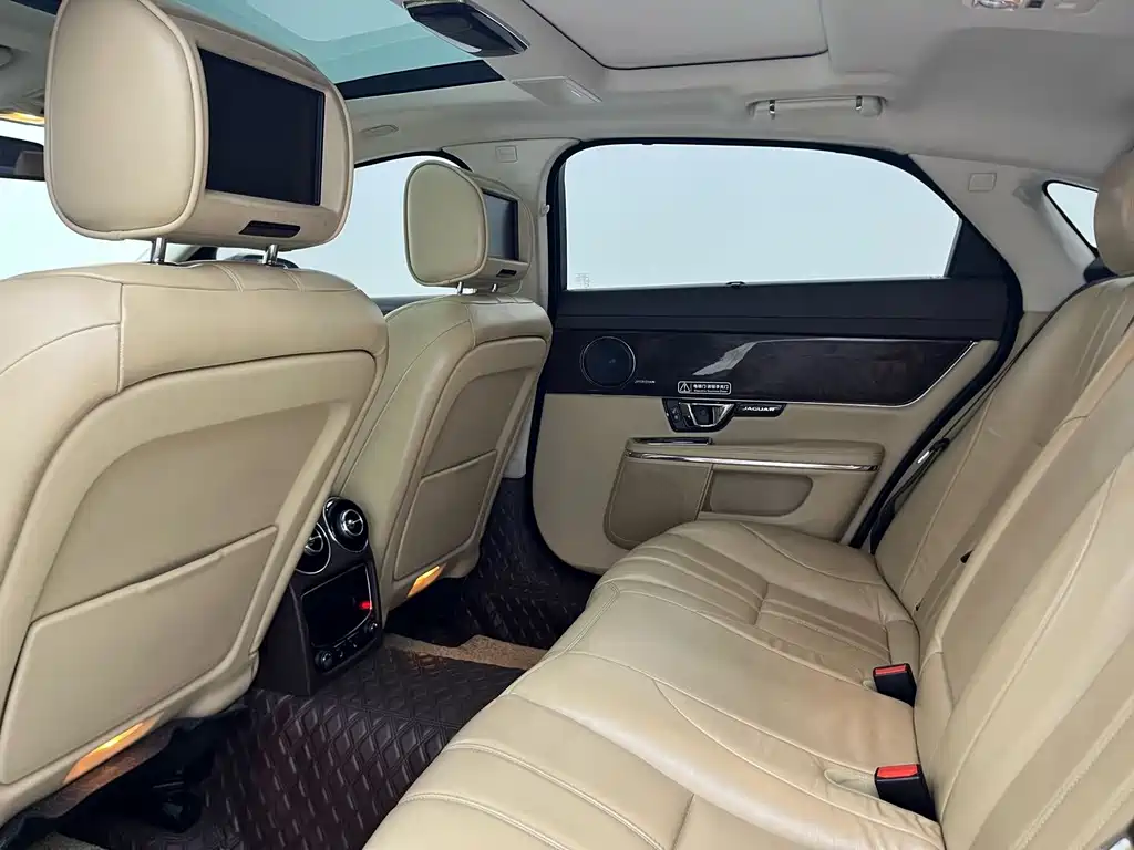 Jaguar XJ — миниатюра 5