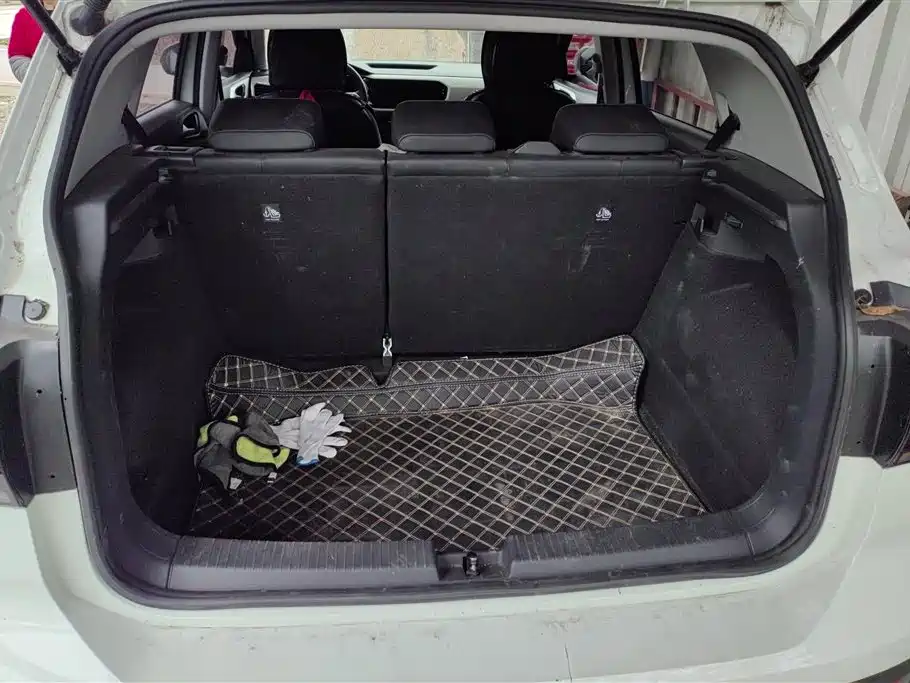 VOLKSWAGEN EXPLORING THE SHADOW