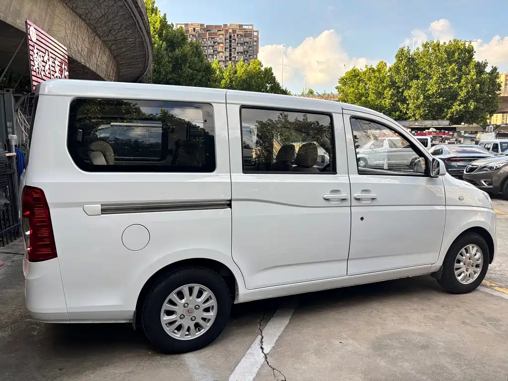 Wuling Rongguang V — миниатюра 4