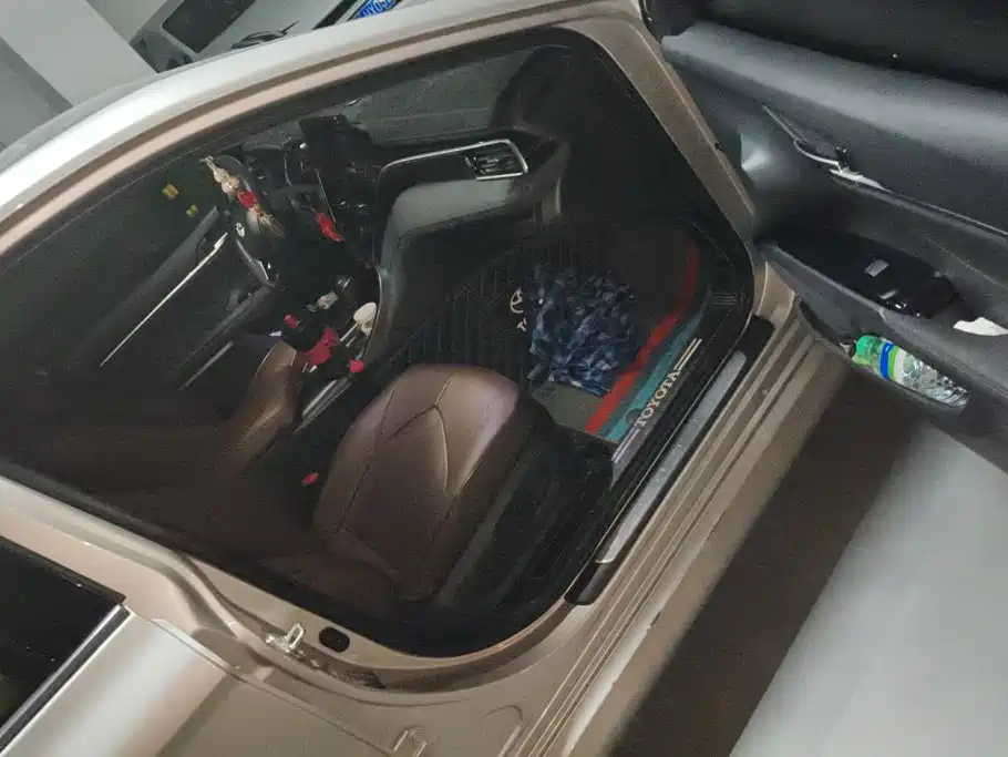 Toyota Camry — миниатюра 8
