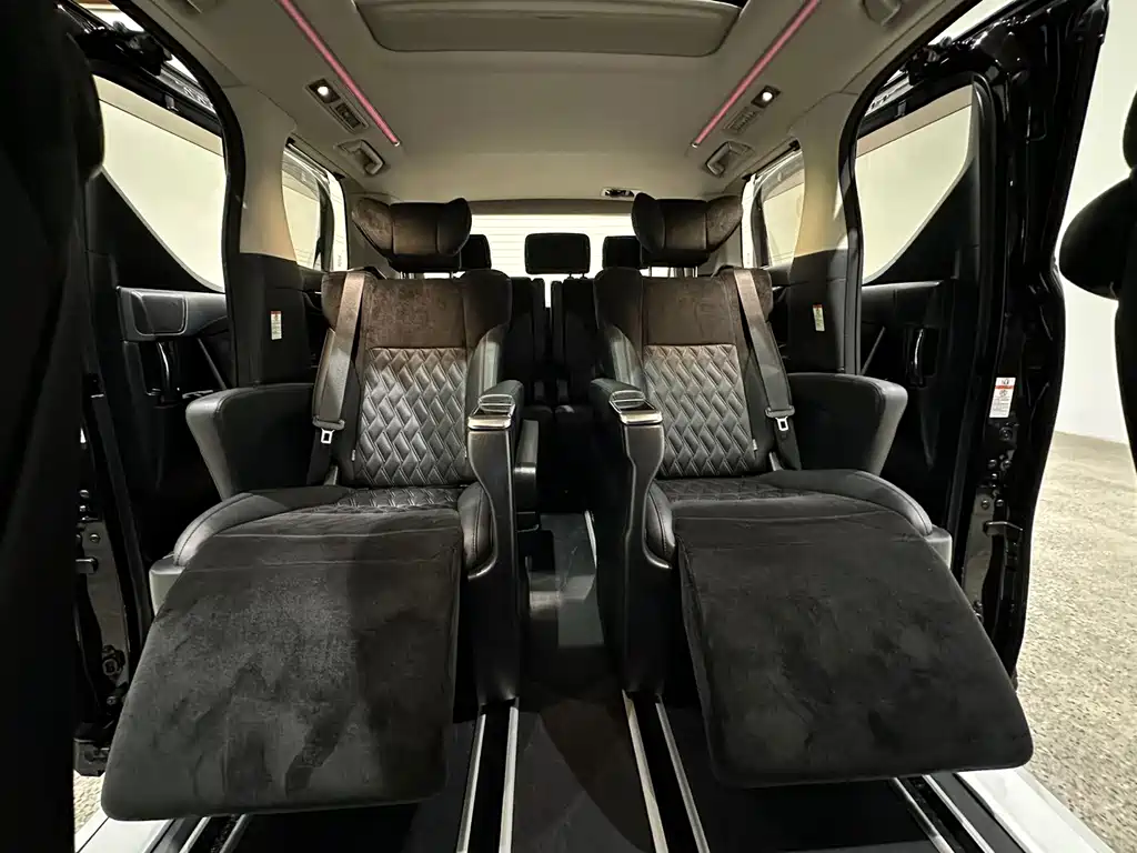 Toyota Vellfire — миниатюра 8