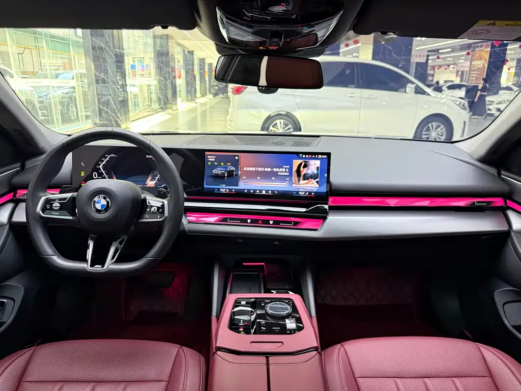 BMW 5 Series — миниатюра 13