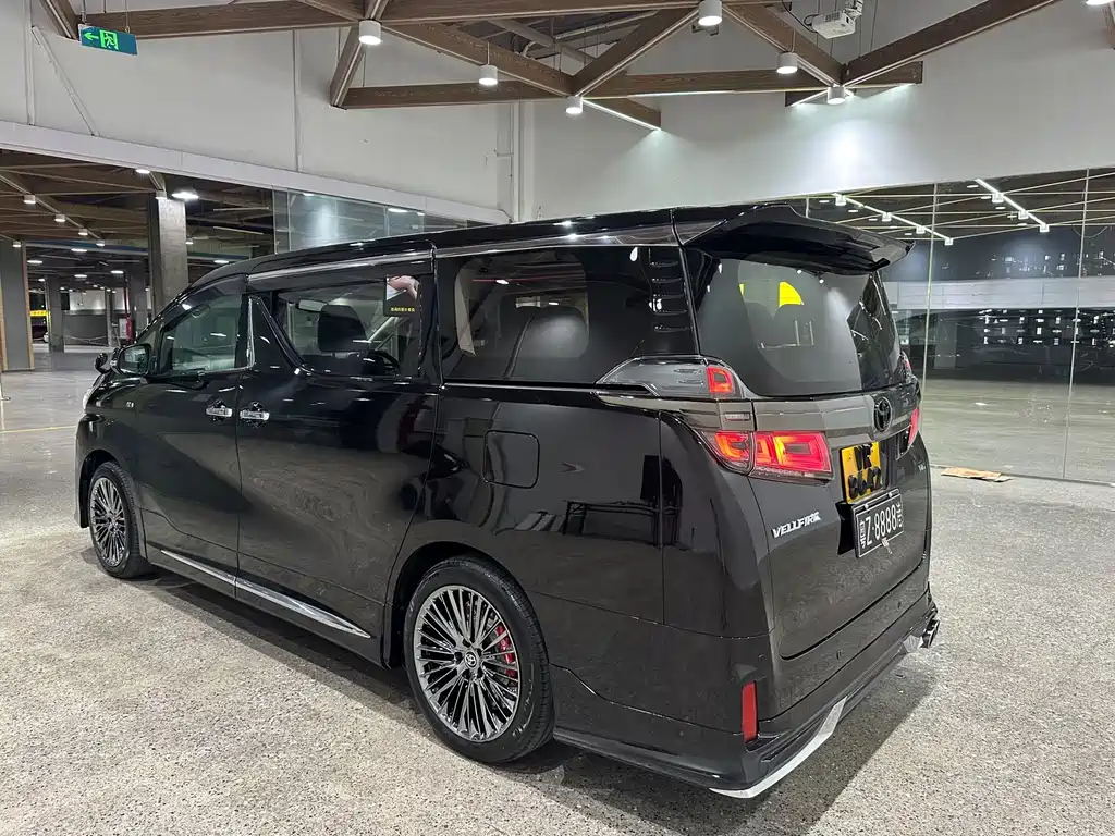 Toyota Vellfire — миниатюра 18