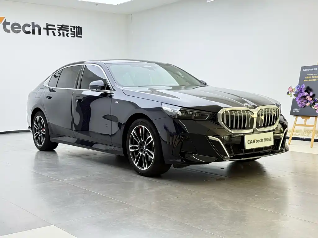 BMW 5 Series — миниатюра 12