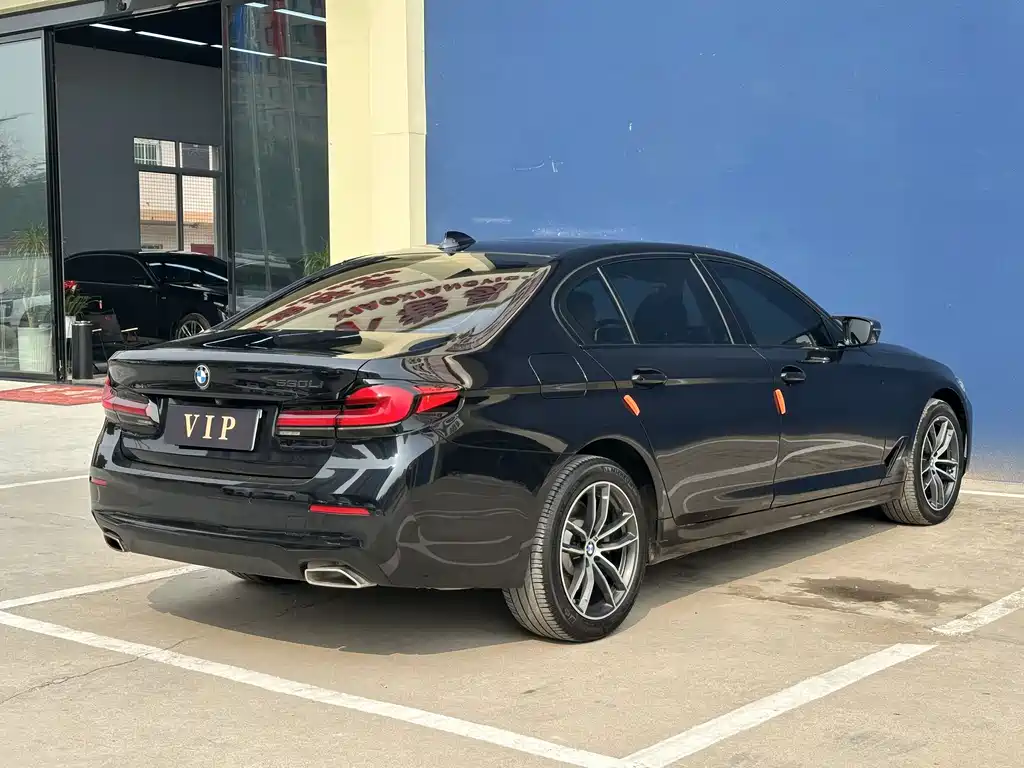 BMW 5 Series — миниатюра 9