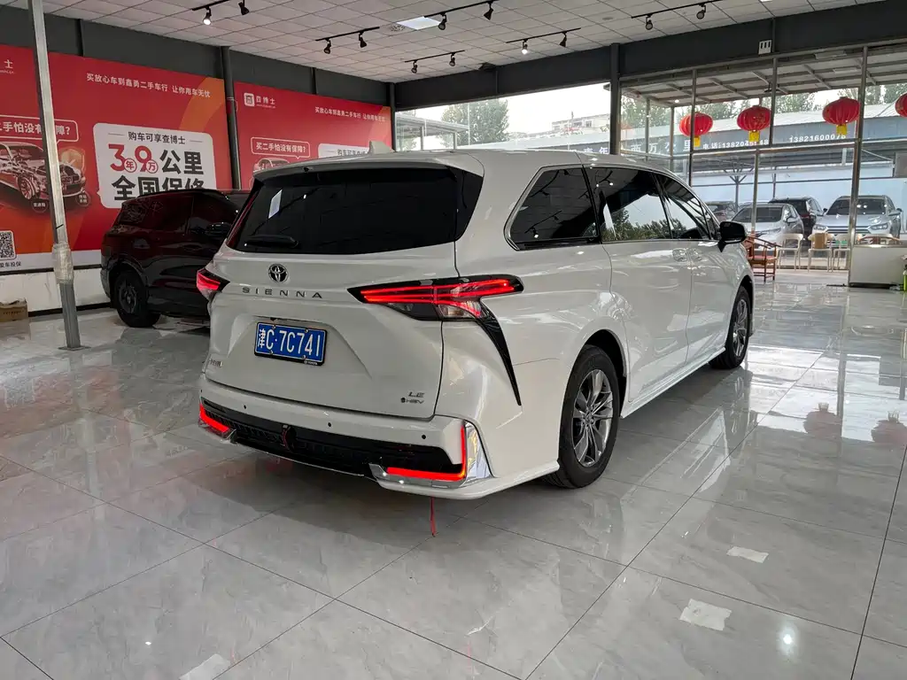Toyota Sienna — миниатюра 9