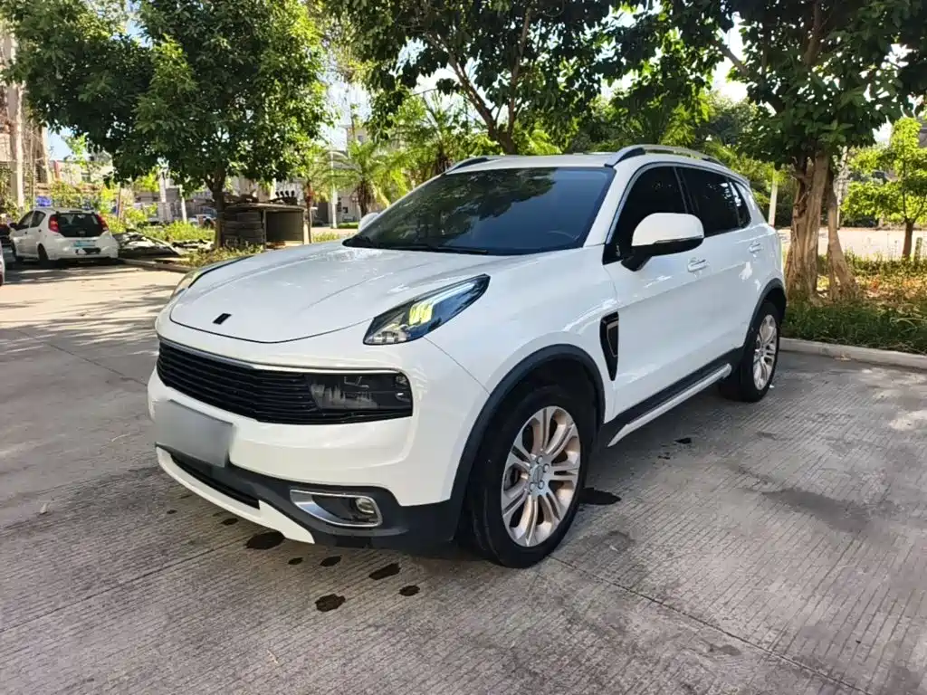 Lynk & Co 01