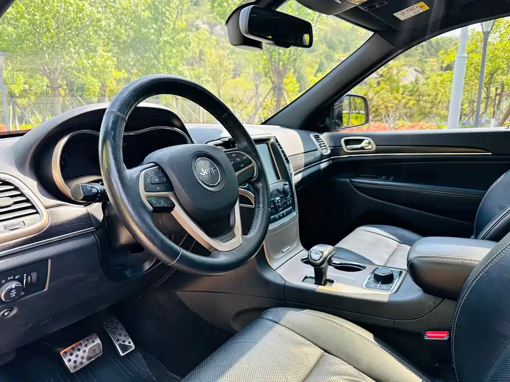 Jeep Grand Cherokee (Import) — миниатюра 7