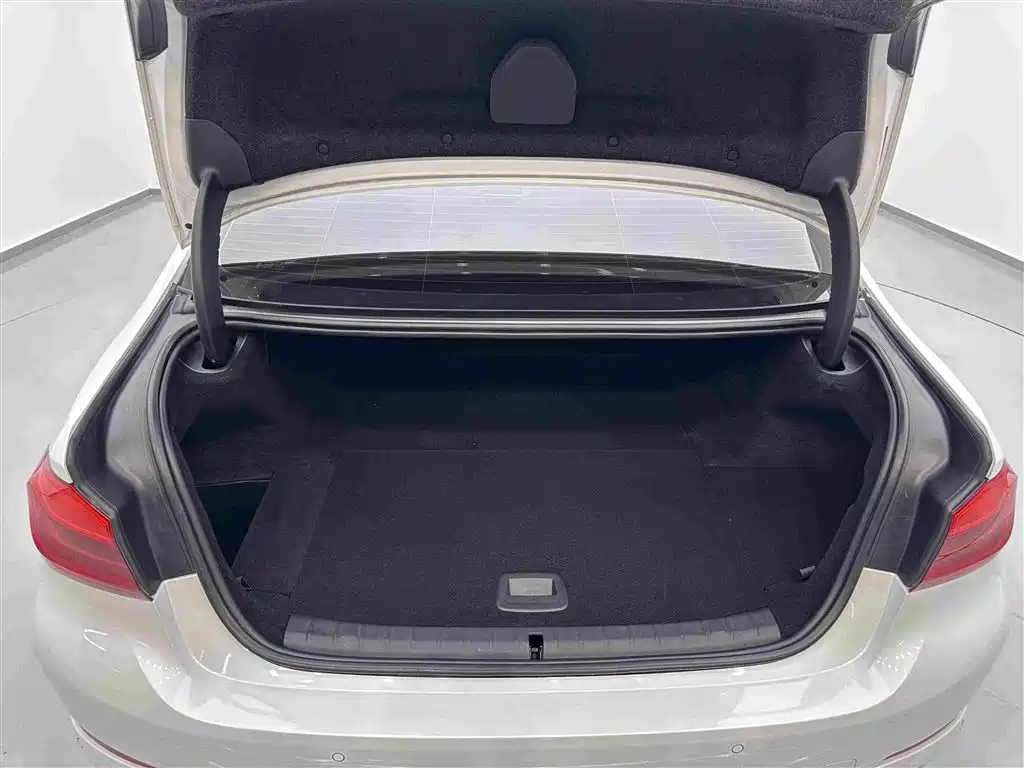 BMW 5 Series New Energy — миниатюра 29