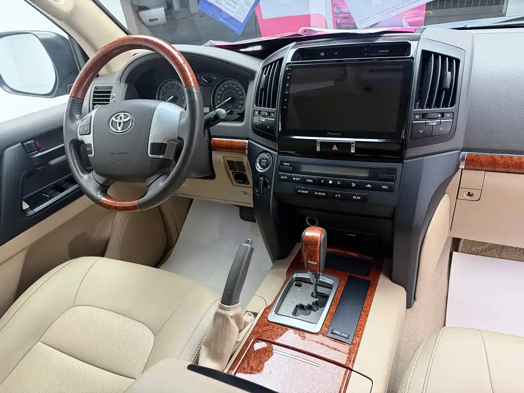 Toyota Land Cruiser — миниатюра 11