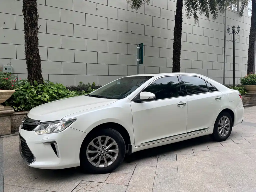 Toyota Camry — миниатюра 2