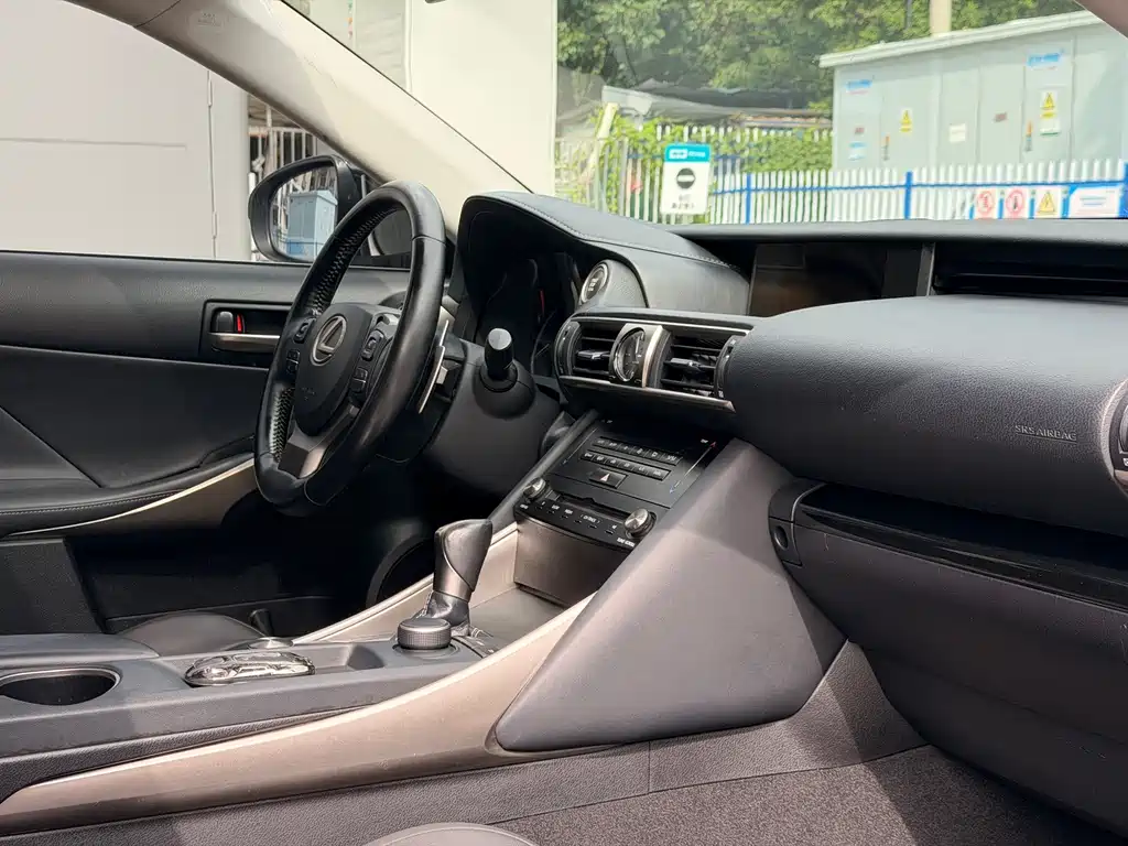 Lexus IS — миниатюра 4